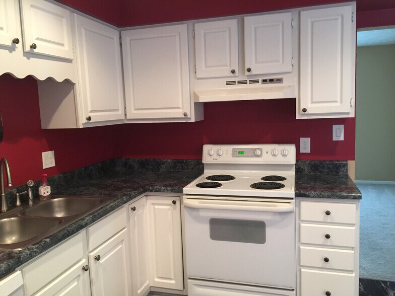 Kitchen - 4912 Angelia Dr