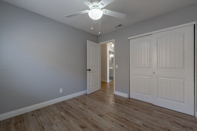 Building Photo - 27263 Family Cir