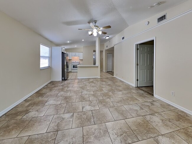 Building Photo - 155 Plainview Dr