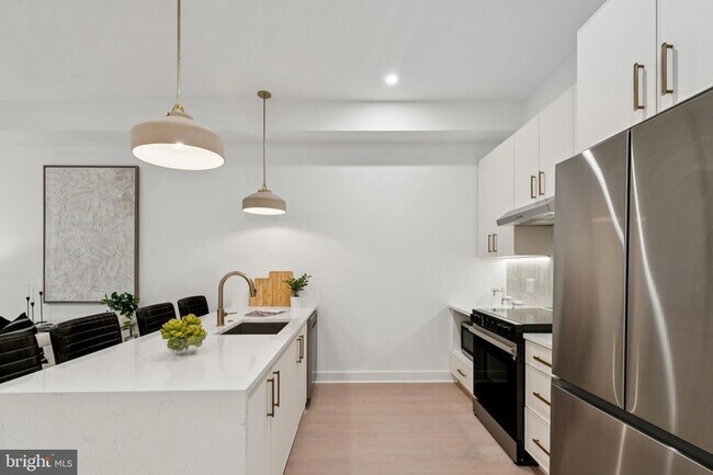 Building Photo - 30 W Allens Ln