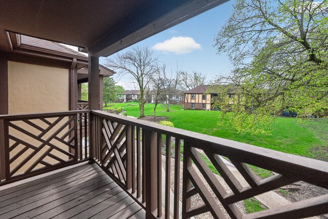 Building Photo - 1700 Lakecliffe Dr