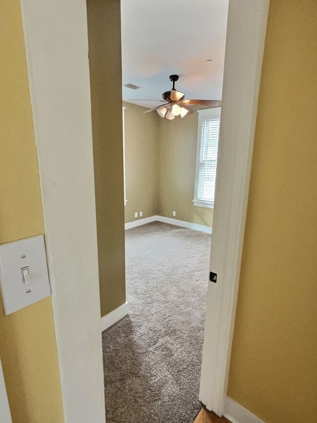 Building Photo - Commercial/Residential 3 Bedroom 3 Bath Cottage Close to Downtown Ocean Springs