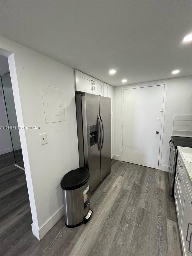 Building Photo - 18071 Biscayne Blvd