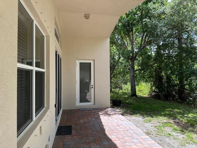 Building Photo - 1148 SE Fleming Way