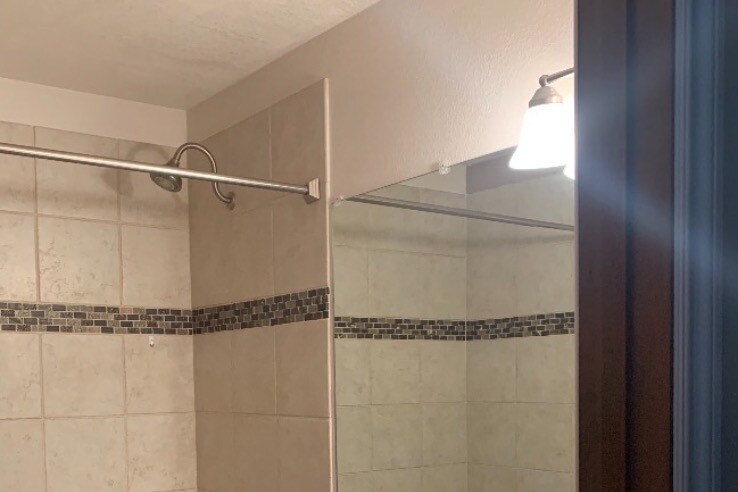 2nd bath - 2041 Sturbridge Cir