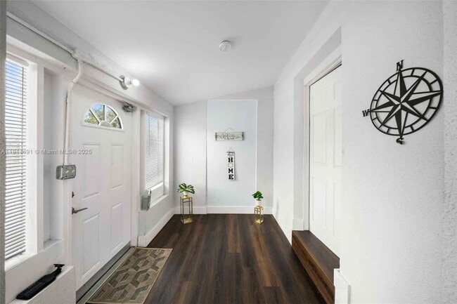 Building Photo - 600 SW 10th St