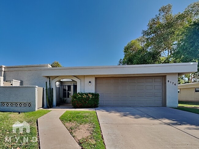Building Photo - 8176 E Del Cuarzo Dr