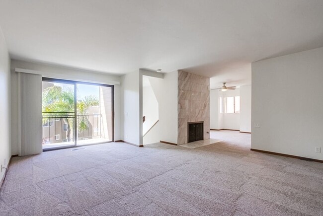 Building Photo - Prime Carlsbad Location - Available July 2025