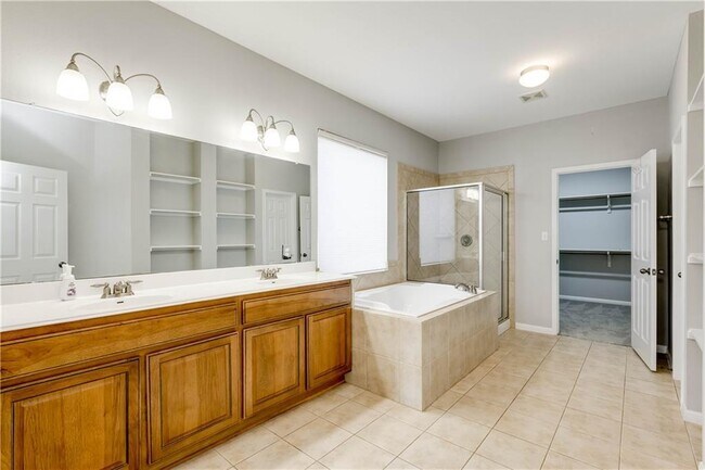 Building Photo - 321 Shea Dr