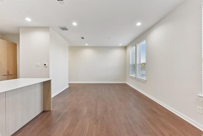 Building Photo - 17012 Marsh Wren Pass