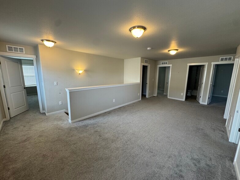 Building Photo - 5921 Mumford Dr