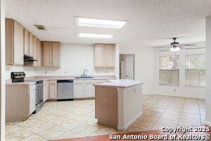 Building Photo - 17427 Sapphire Rim Dr