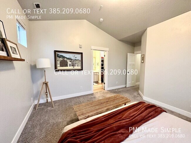 Building Photo - Move in Special! Condo with Amazing Views ...