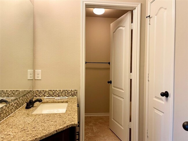 Building Photo - 8338 Sedona Ridge Dr