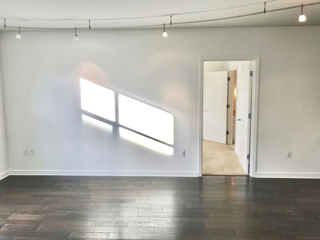 Building Photo - Potrero Hill 2Br/2Ba Modern Condo w/Parkin...