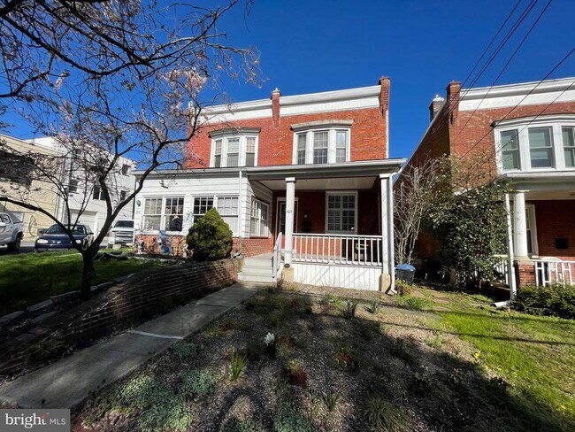 Building Photo - 303 S Olive St