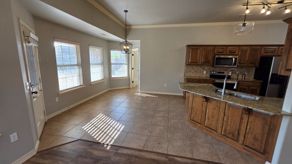 Building Photo - 3105 SW Pine Valley Rd