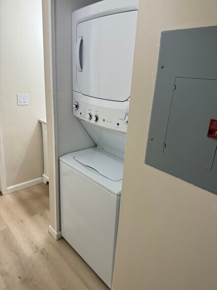 Building Photo - 482 East St