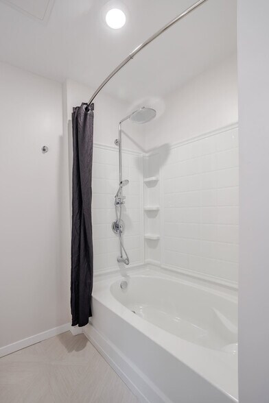 Building Photo - 1 W 4th St