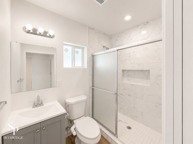 Building Photo - Charming 1-Bedroom ADU with Hardwood Floors – Downey Living at Its Best!