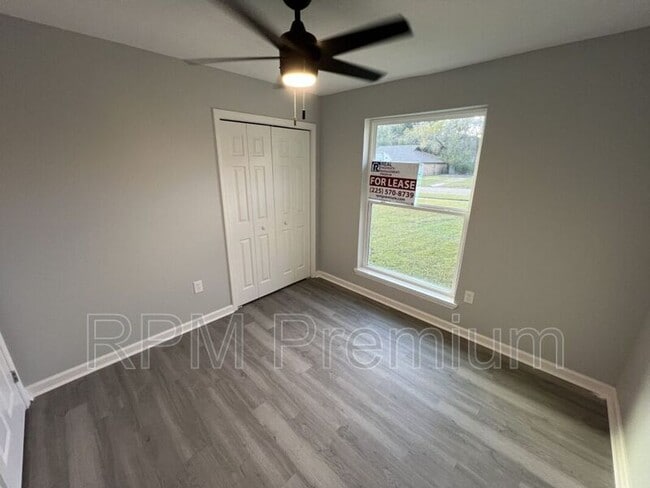 Building Photo - 8803 Orleans Dr