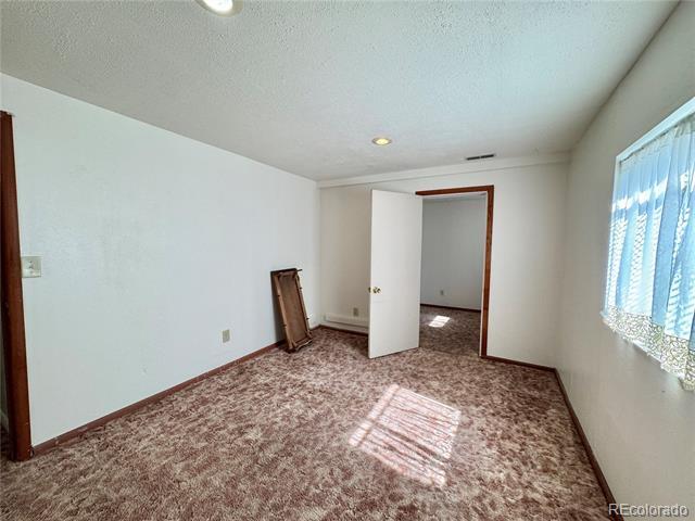 Building Photo - 10174 St Paul Dr