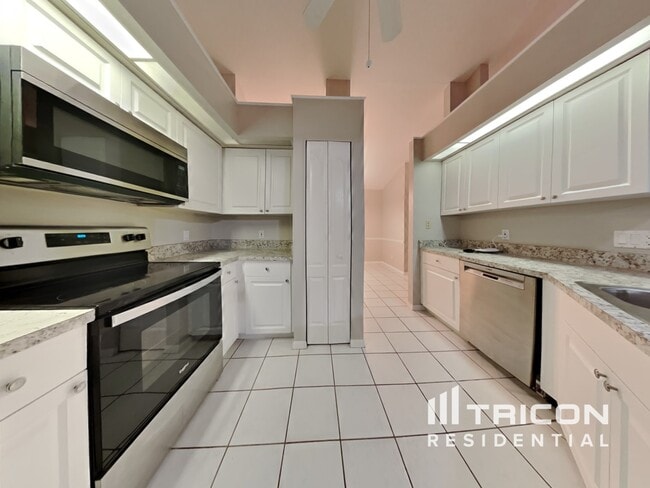 Building Photo - 1761 Banyan Dr