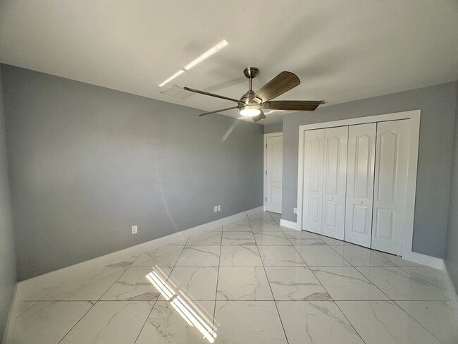 Building Photo - Stunning 3 Bedroom + Den Home with Fence +...