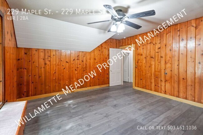 Building Photo - 229 NE Maple St