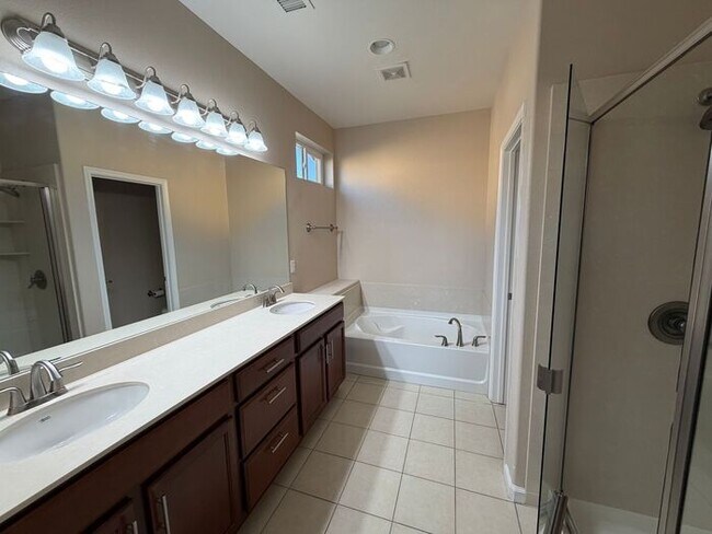 Building Photo - 2485 Makenna Dr