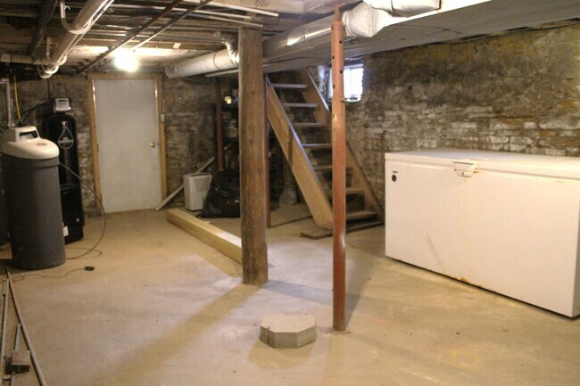 Building Photo - 7496 Wolf Rd