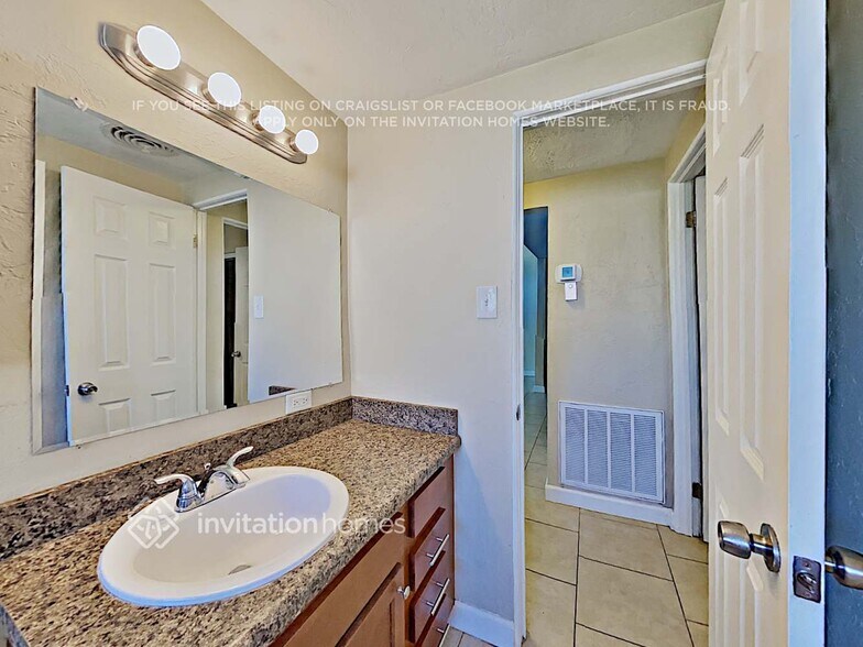 Building Photo - 3652 Prado Dr