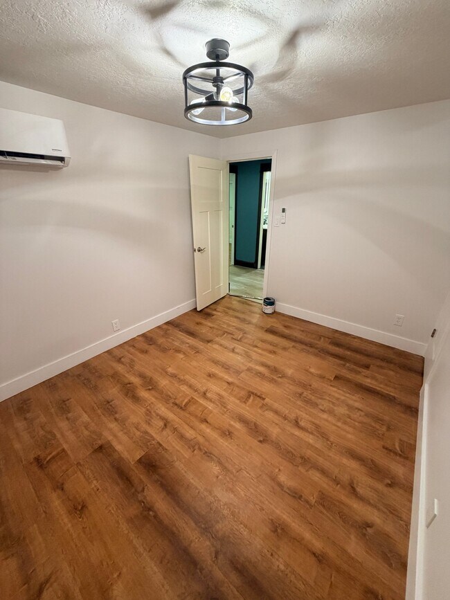 Building Photo - 360 N 300 W