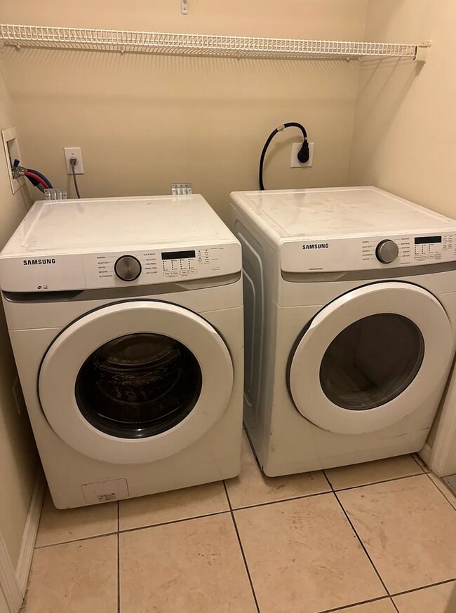 Building Photo - 2648-2612 12th Square SW