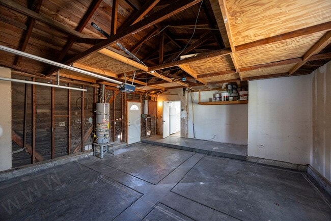 Building Photo - Spacious 4 Bedroom, 2 Bath Home with Priva...