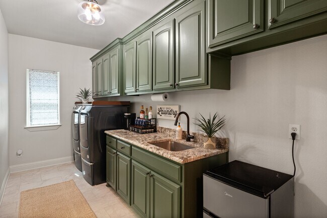 Building Photo - 6333 Weatherby Rd
