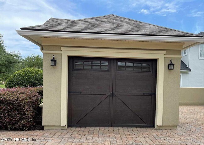 Building Photo - 2456 Den St