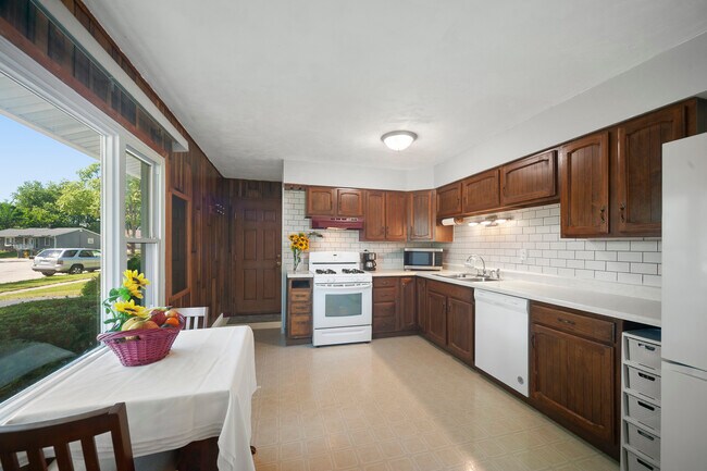 Building Photo - 114 McCabe Dr