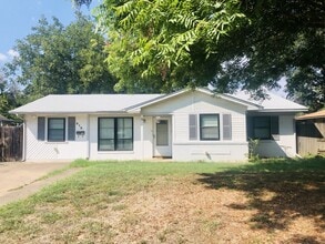 Building Photo - 213 Jenny Kay Ln