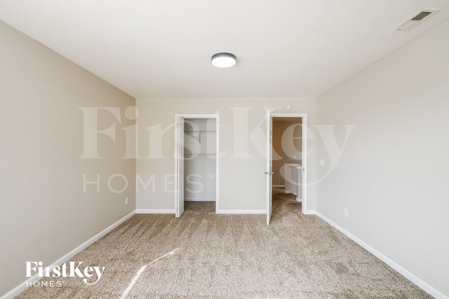 Building Photo - 8728 N Springview Dr