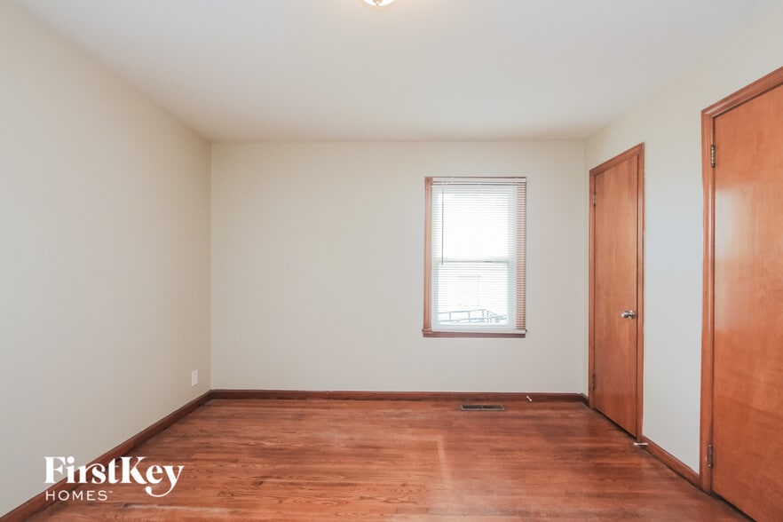 Building Photo - 311 N Boehning St