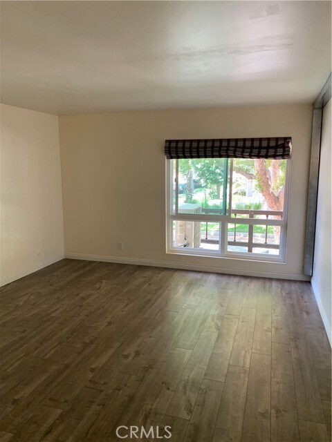 Building Photo - 1127 E Del Mar Blvd