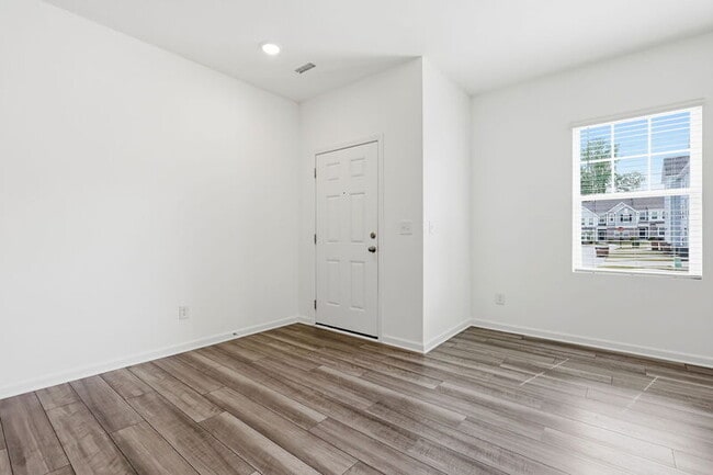 Building Photo - 307 Spaight Acrs Wy