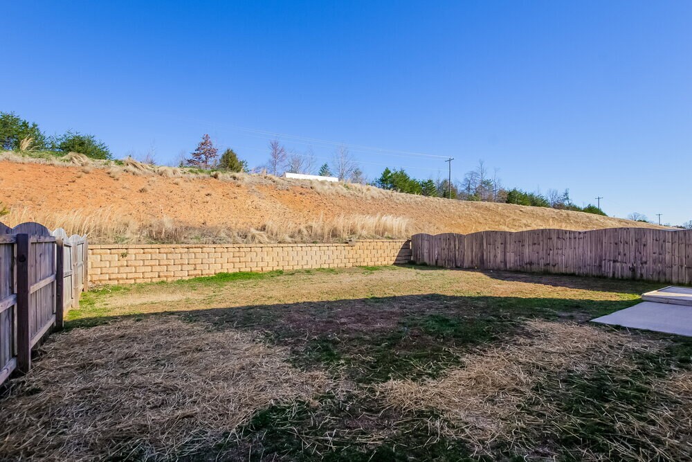 Building Photo - 1860 Eastway Dr