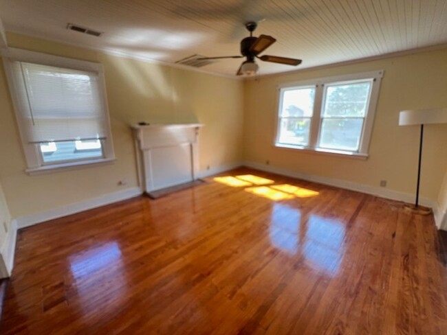 Building Photo - 2 Bedroom 2 Bath House in Wagener Terrace ...