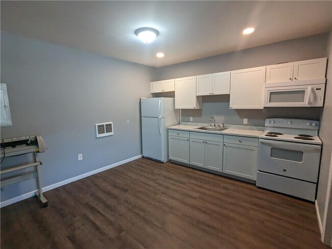 Building Photo - 3144 Rte 9W