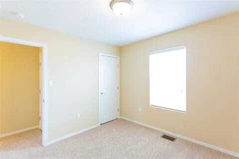 Building Photo - 1033 Heather Dr