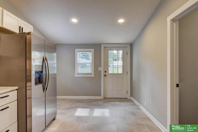 Building Photo - 6519 Parker St