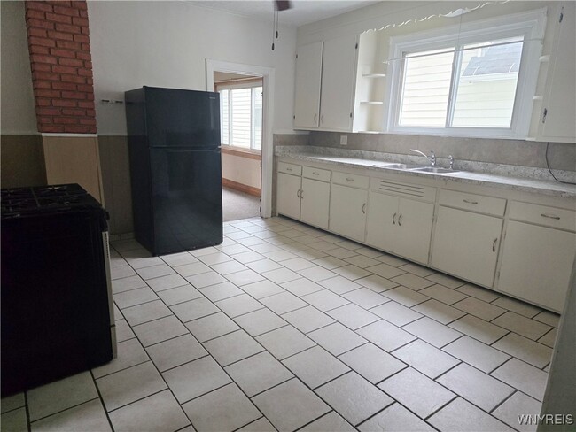 Building Photo - 194 Cass Ave