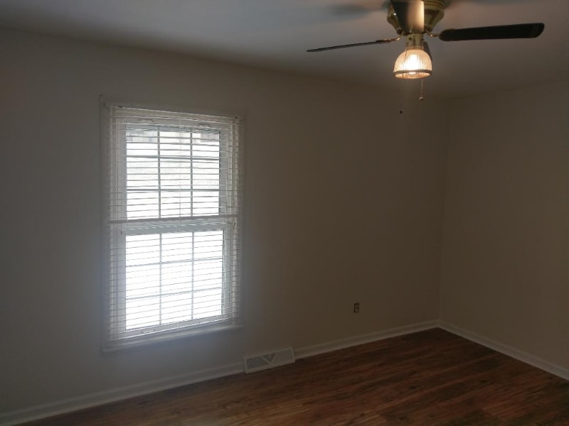 Building Photo - 255 Meadowview Dr